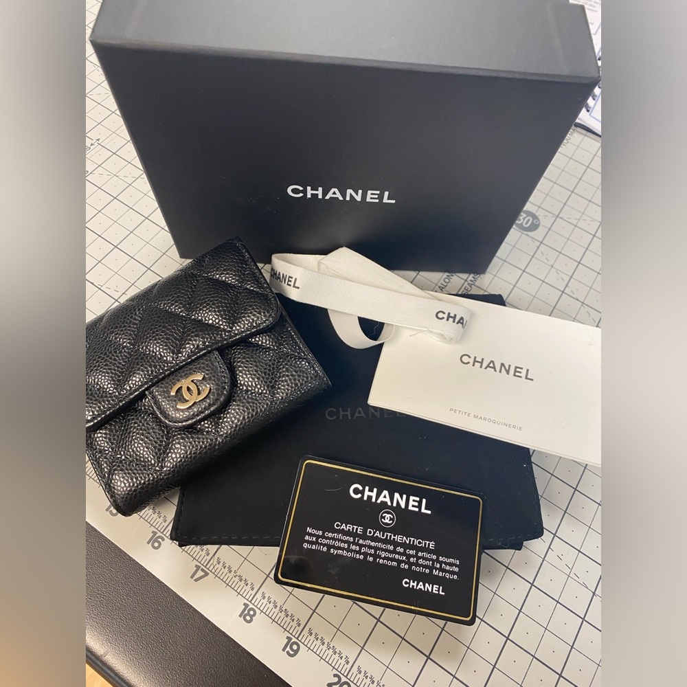 Chanel Petite Maroquinerie caviar leather wallet. Like new condition.